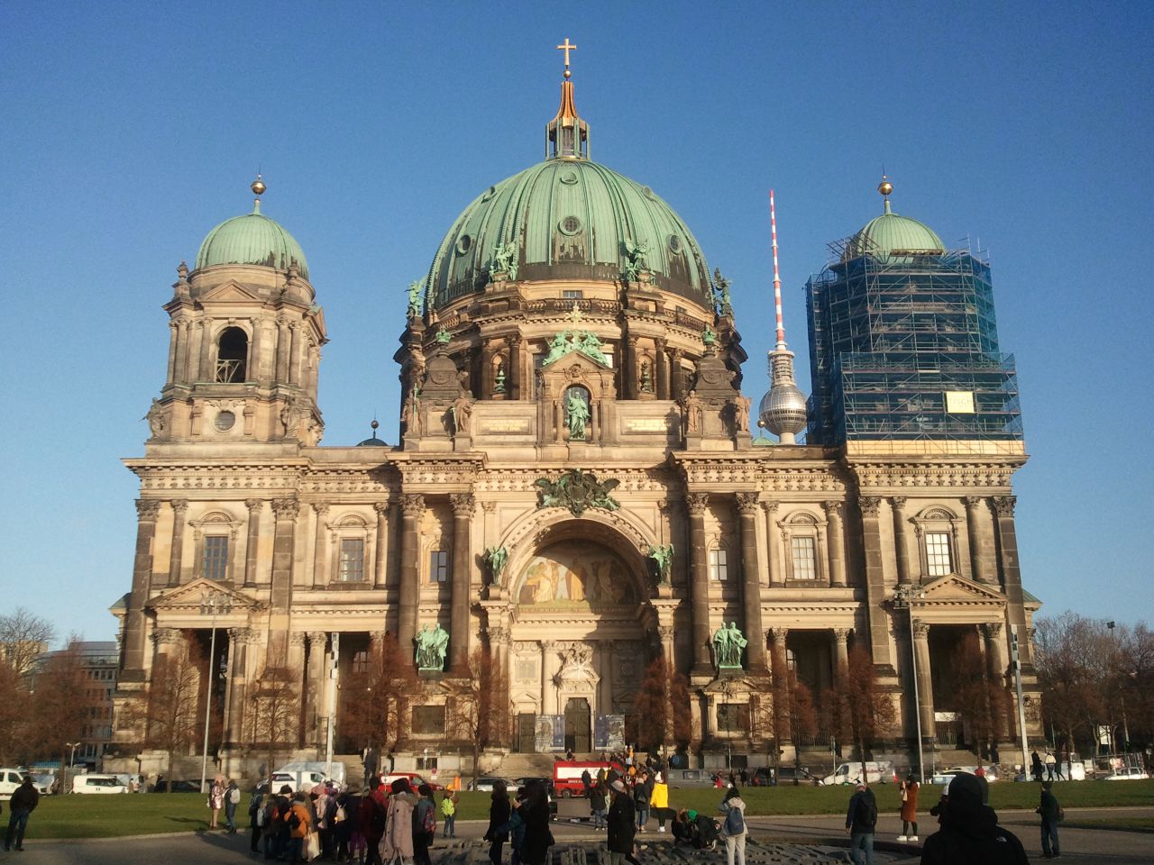 Berliner Dom mit Bauarbeiten